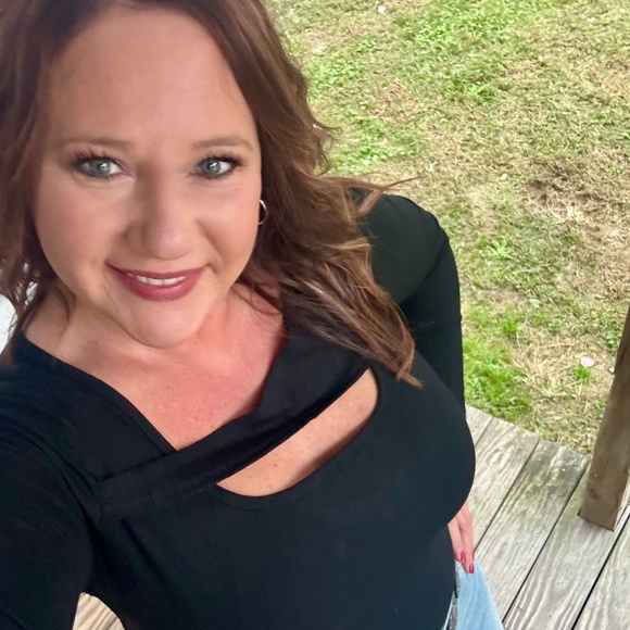 Meet your Posher, Tiffany - Picture 2 of 2